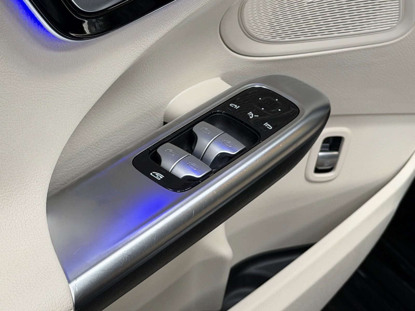 Used 2022 Mercedes-Benz C 300 Sedan image 23