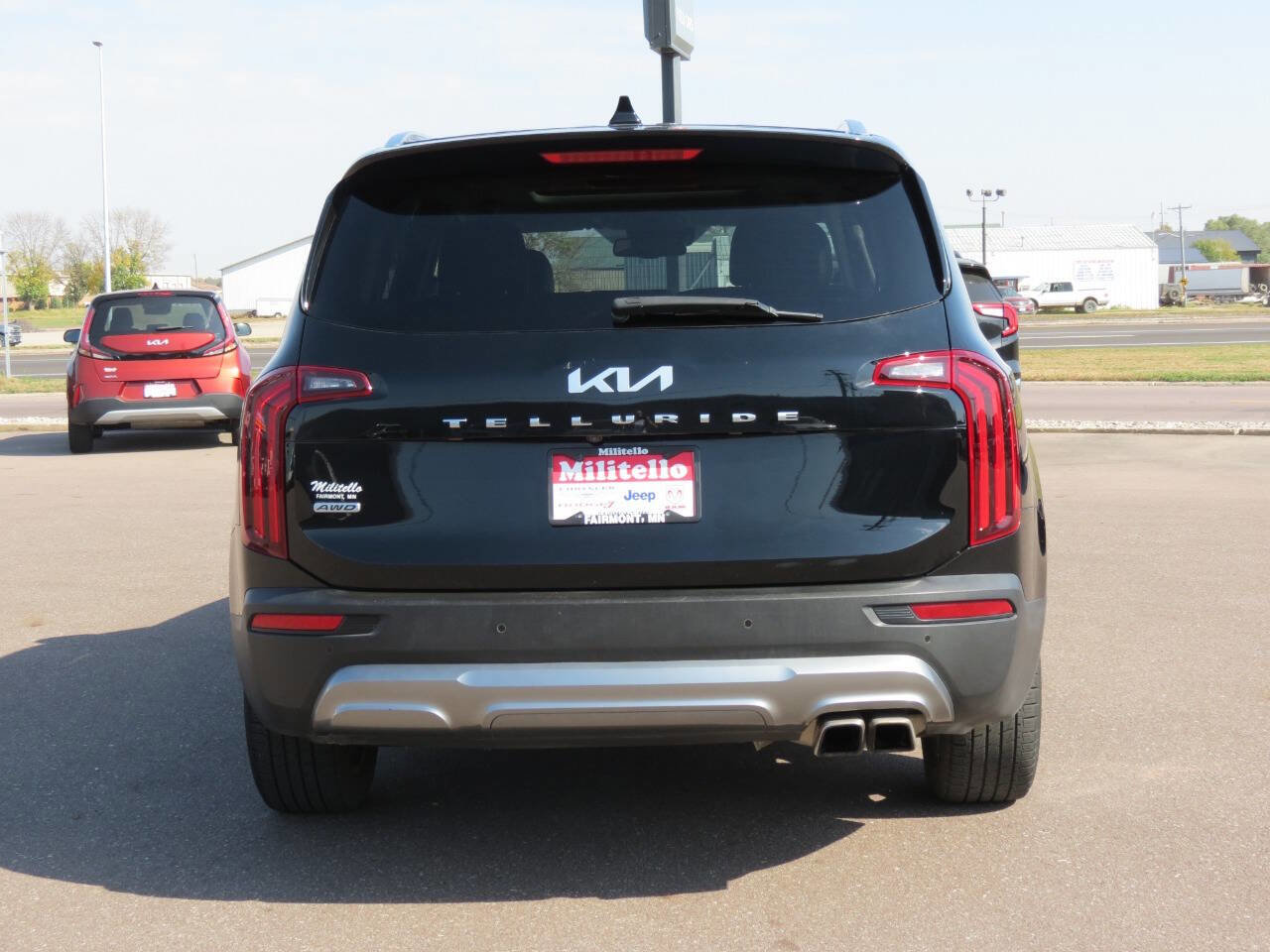 Used 2022 Kia Telluride EX w/ EX Premium Package image 3