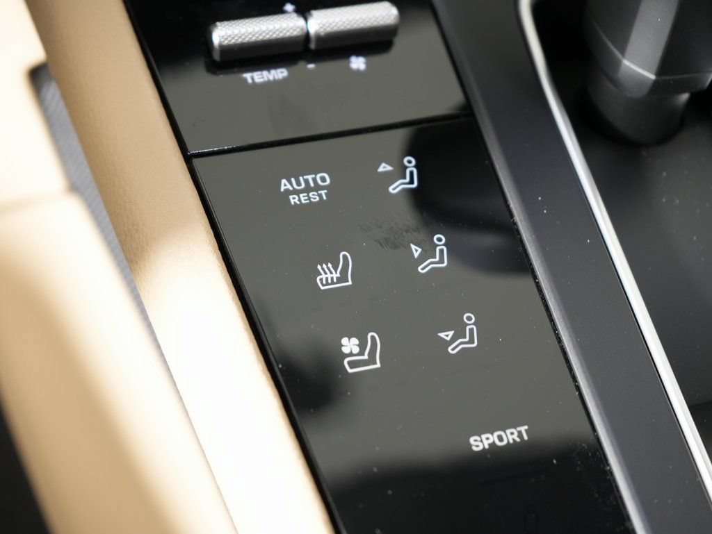 Certified 2026 Porsche Macan AWD/4WD image 29
