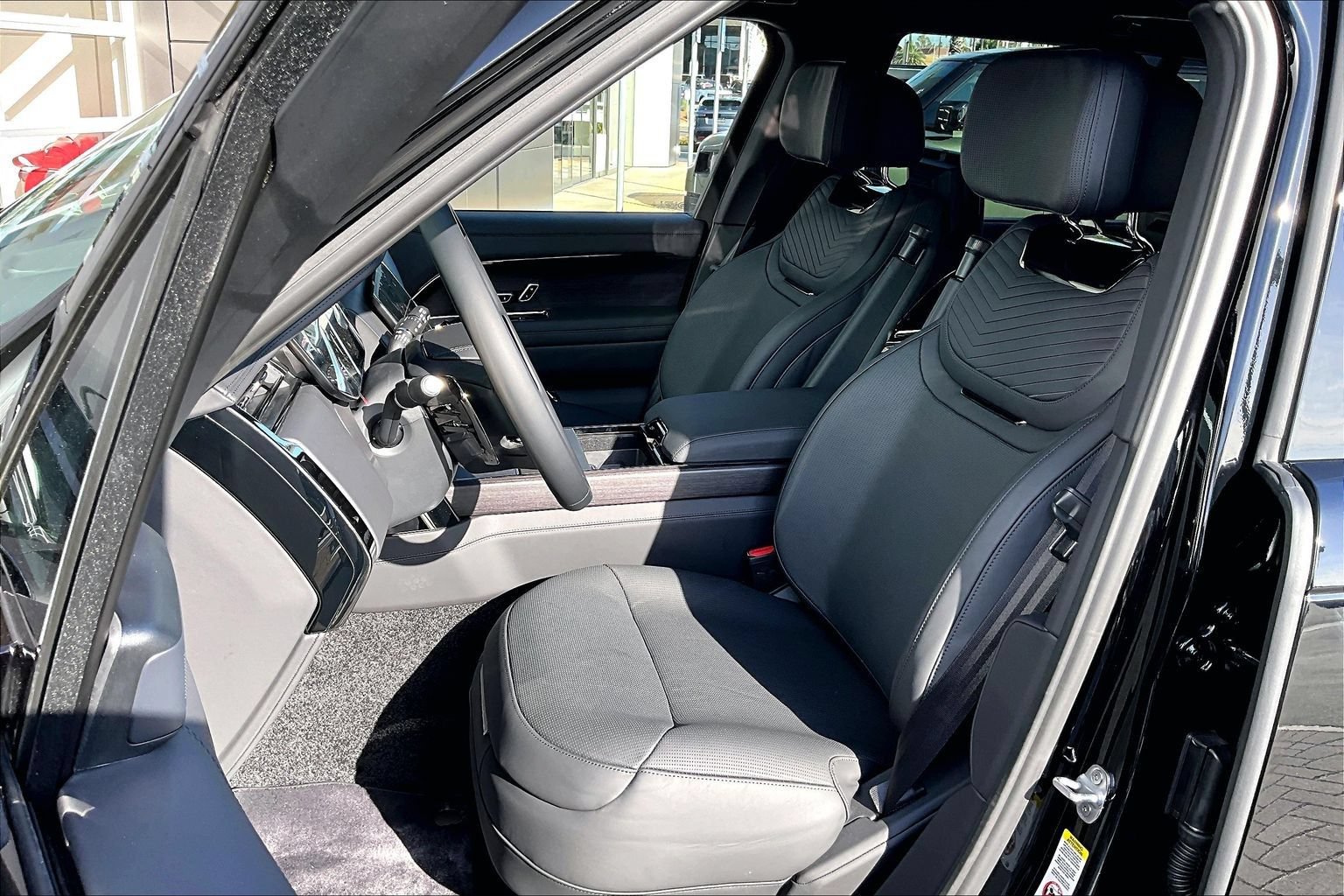 New 2026 Land Rover Range Rover Long Wheel Base SV AWD/4WD image 9