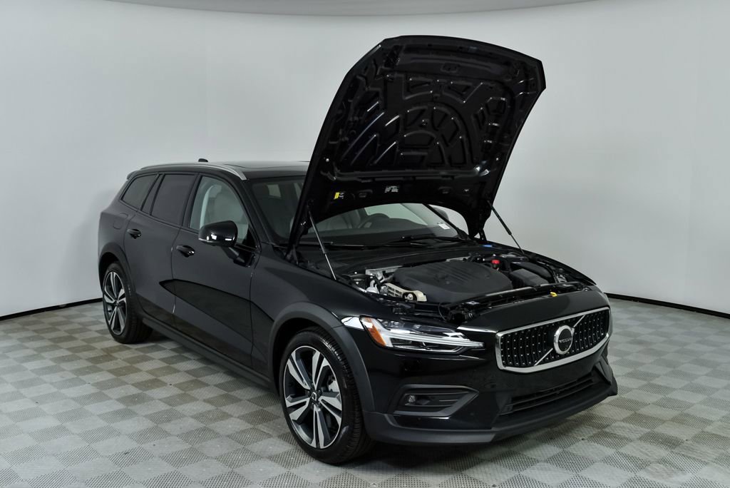 Certified 2024 Volvo V60 B5 Cross Country Plus image 35