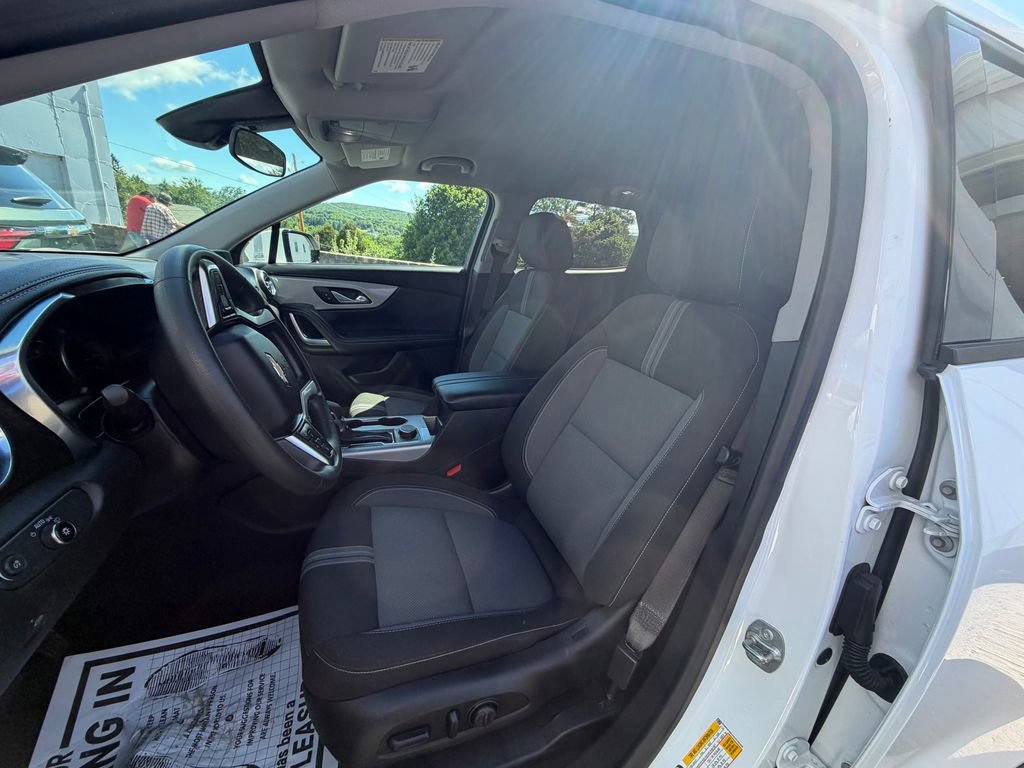 Used 2025 Chevrolet Blazer LT AWD/4WD image 9