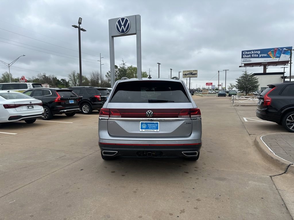 Used 2024 Volkswagen Atlas SE w/ Black Wheel Package AWD/4WD image 6
