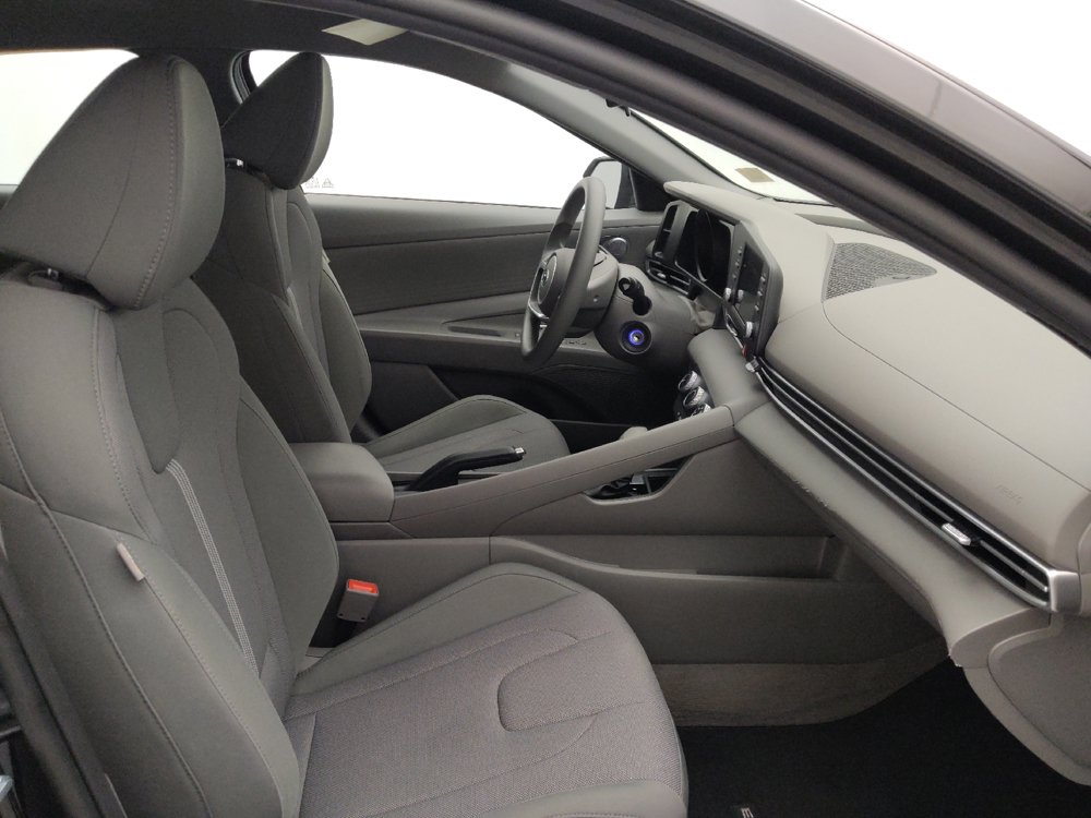 Used 2023 Hyundai Elantra SE FWD image 21
