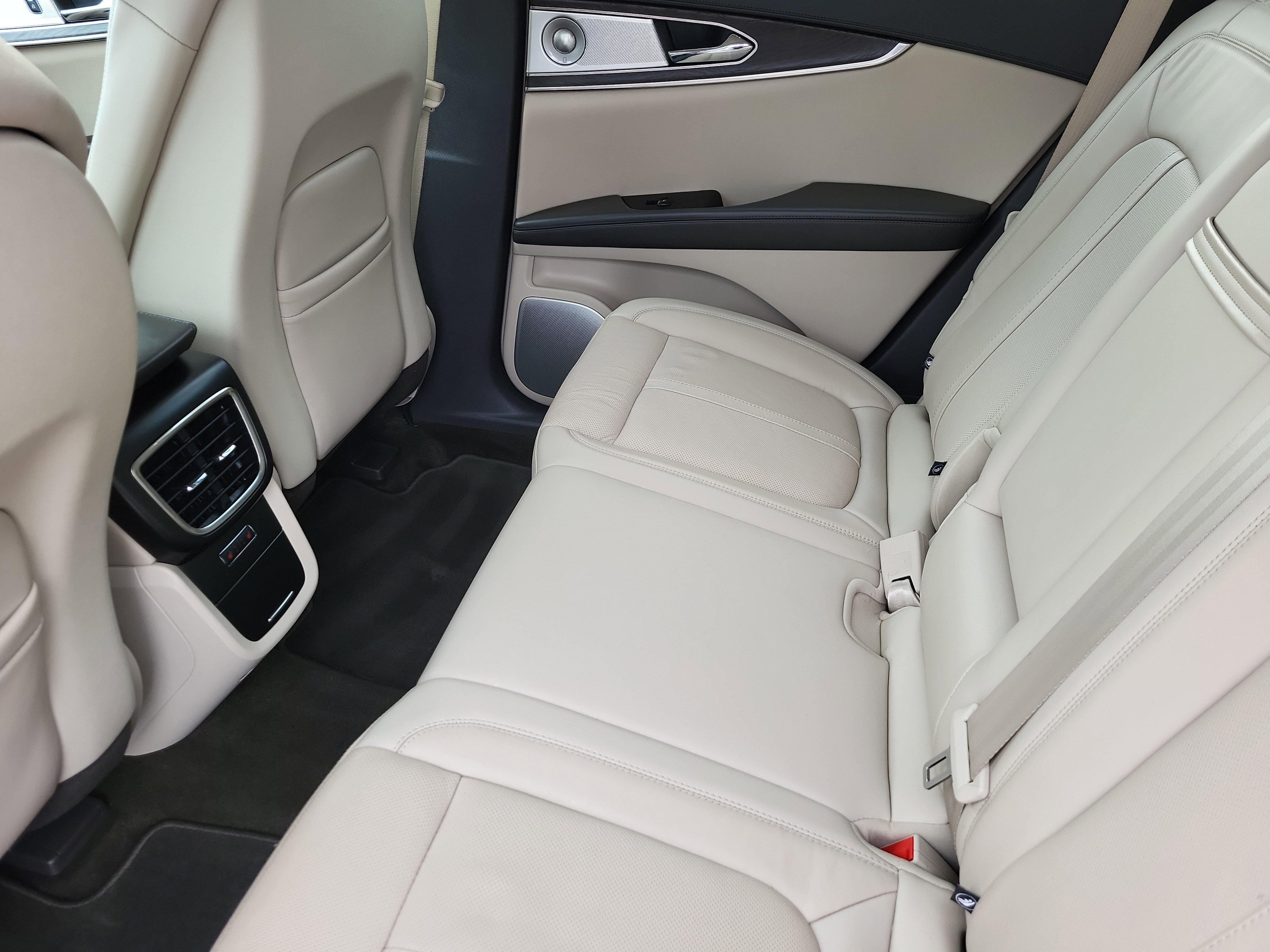 Used 2019 Lincoln Nautilus Reserve w/ Ultimate Package image 10