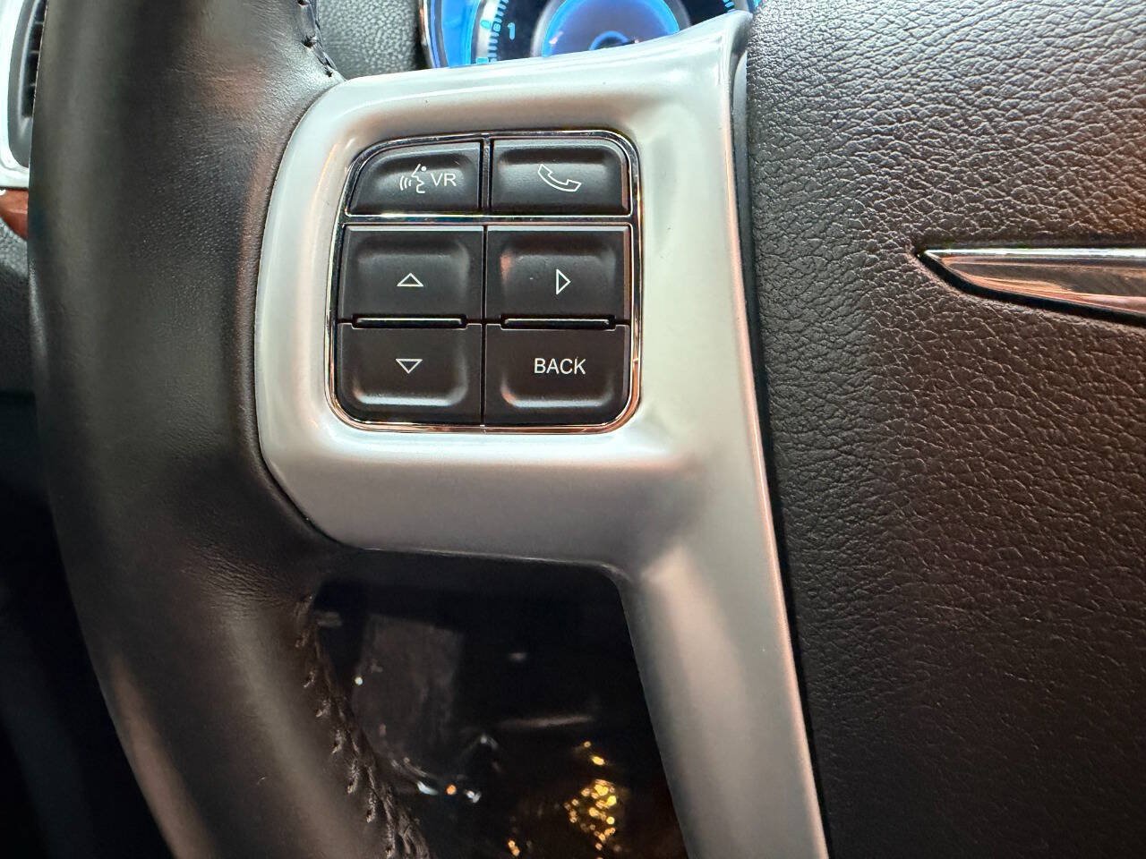 Used 2014 Chrysler 300 AWD w/ Driver Convenience Group image 23