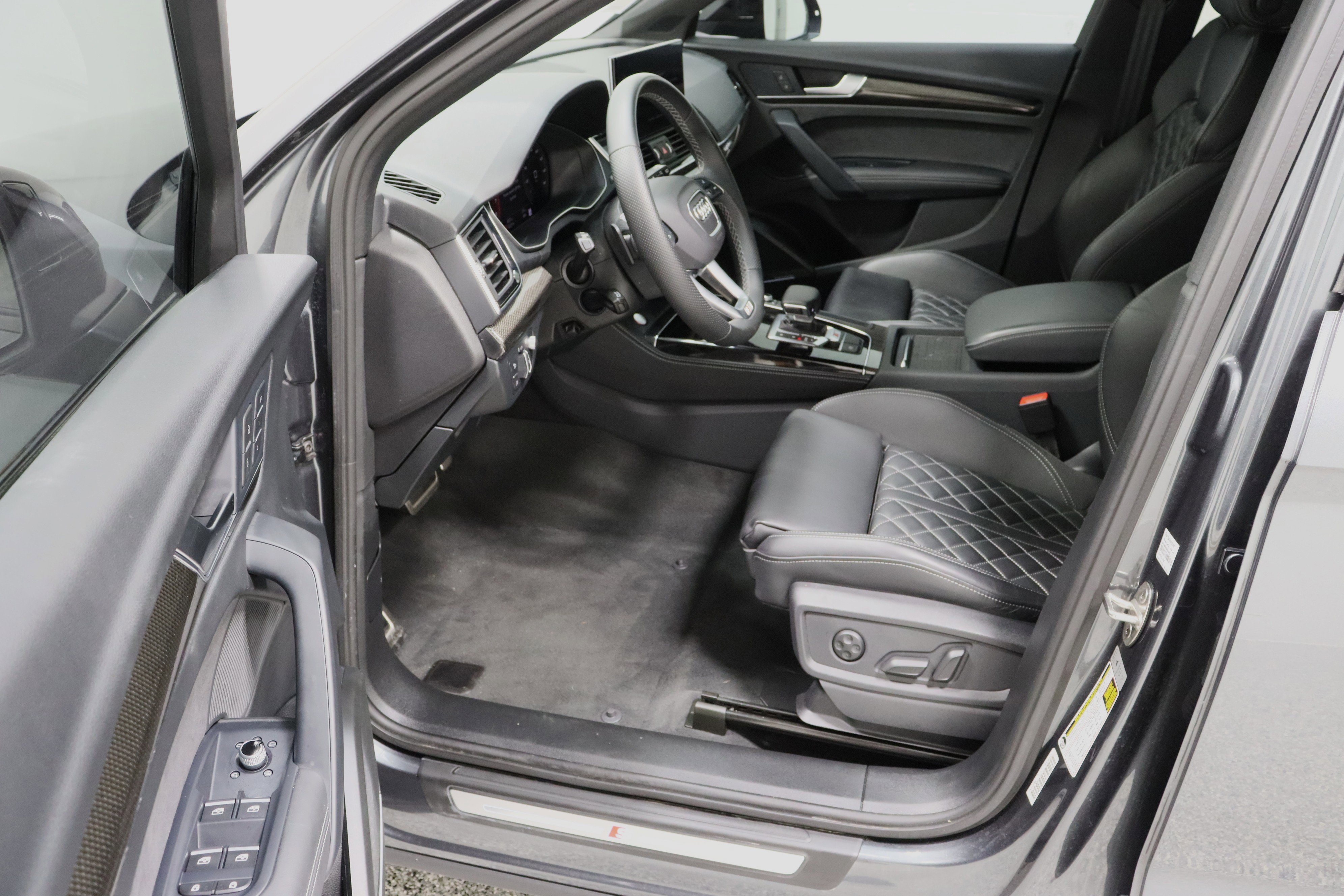 Used 2024 Audi SQ5 Prestige image 14