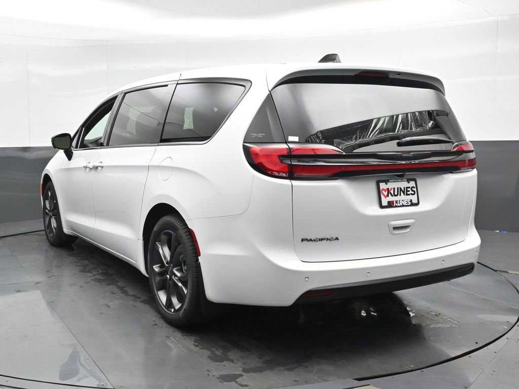 New 2026 Chrysler Pacifica Select image 8
