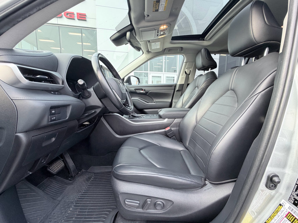 Used 2021 Toyota Highlander XLE image 19
