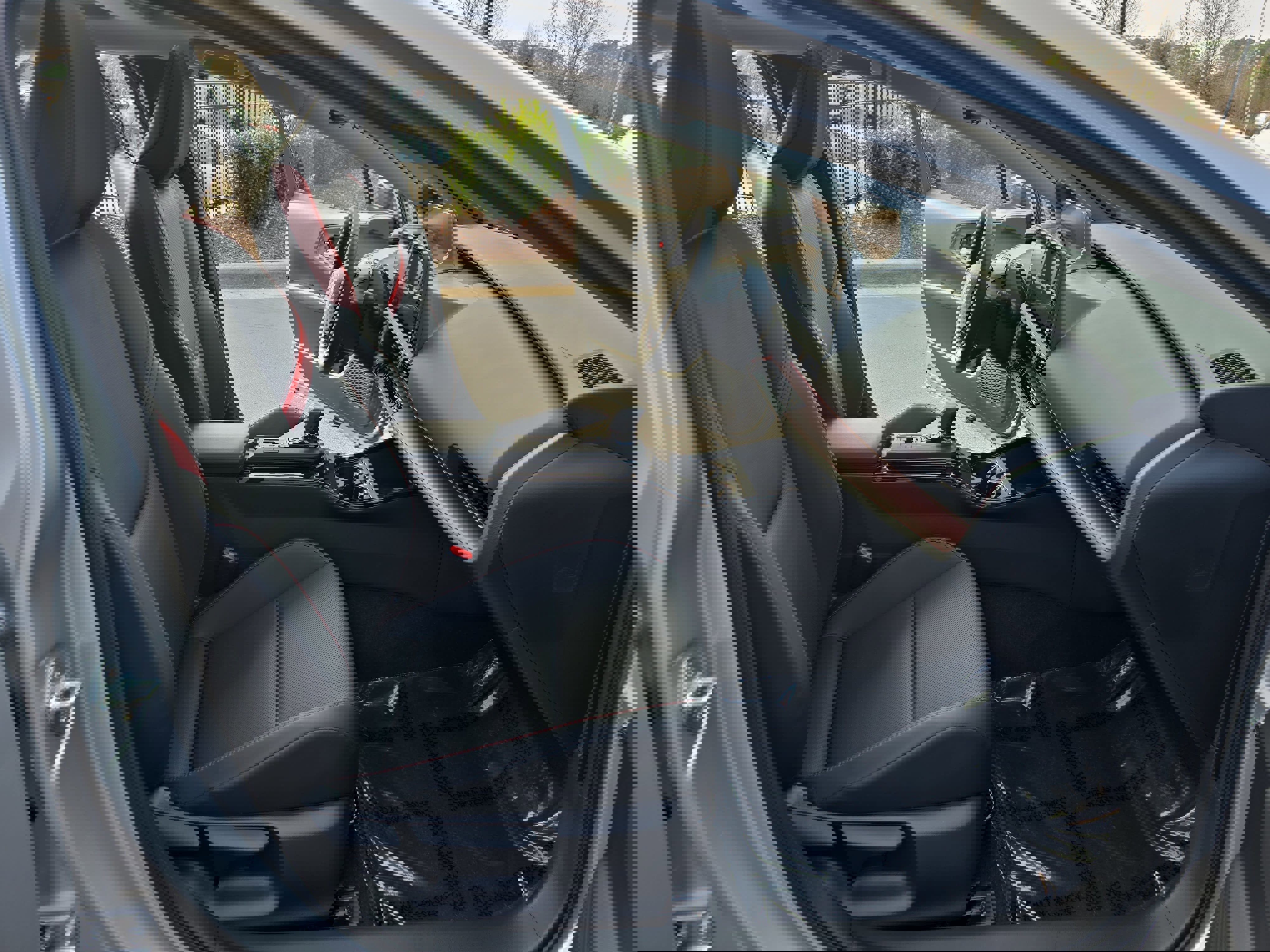 Used 2025 Toyota Prius Plug-In Hybrid image 10