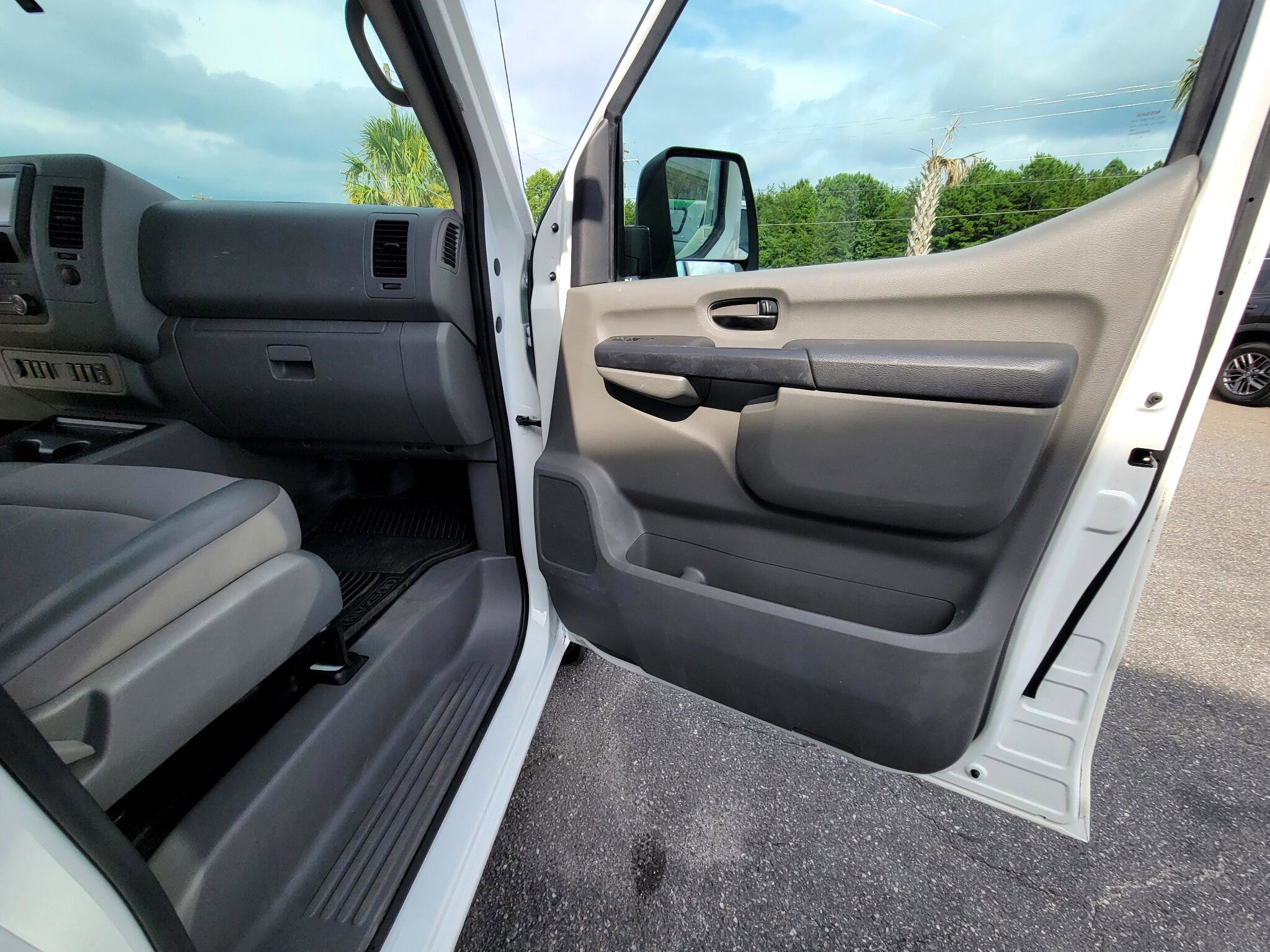 Used 2020 Nissan NV 2500 SV image 36