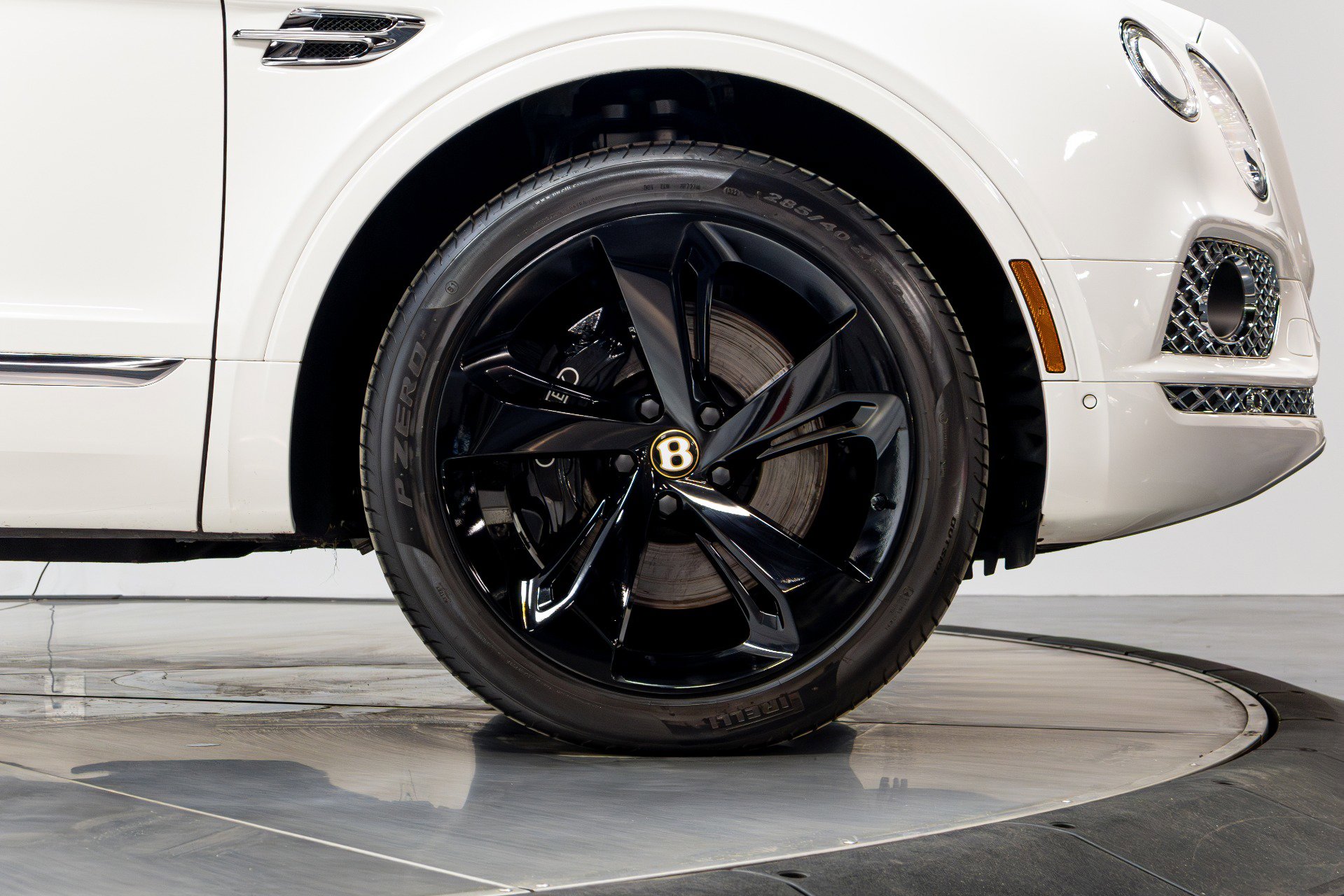 Used 2020 Bentley Bentayga image 24