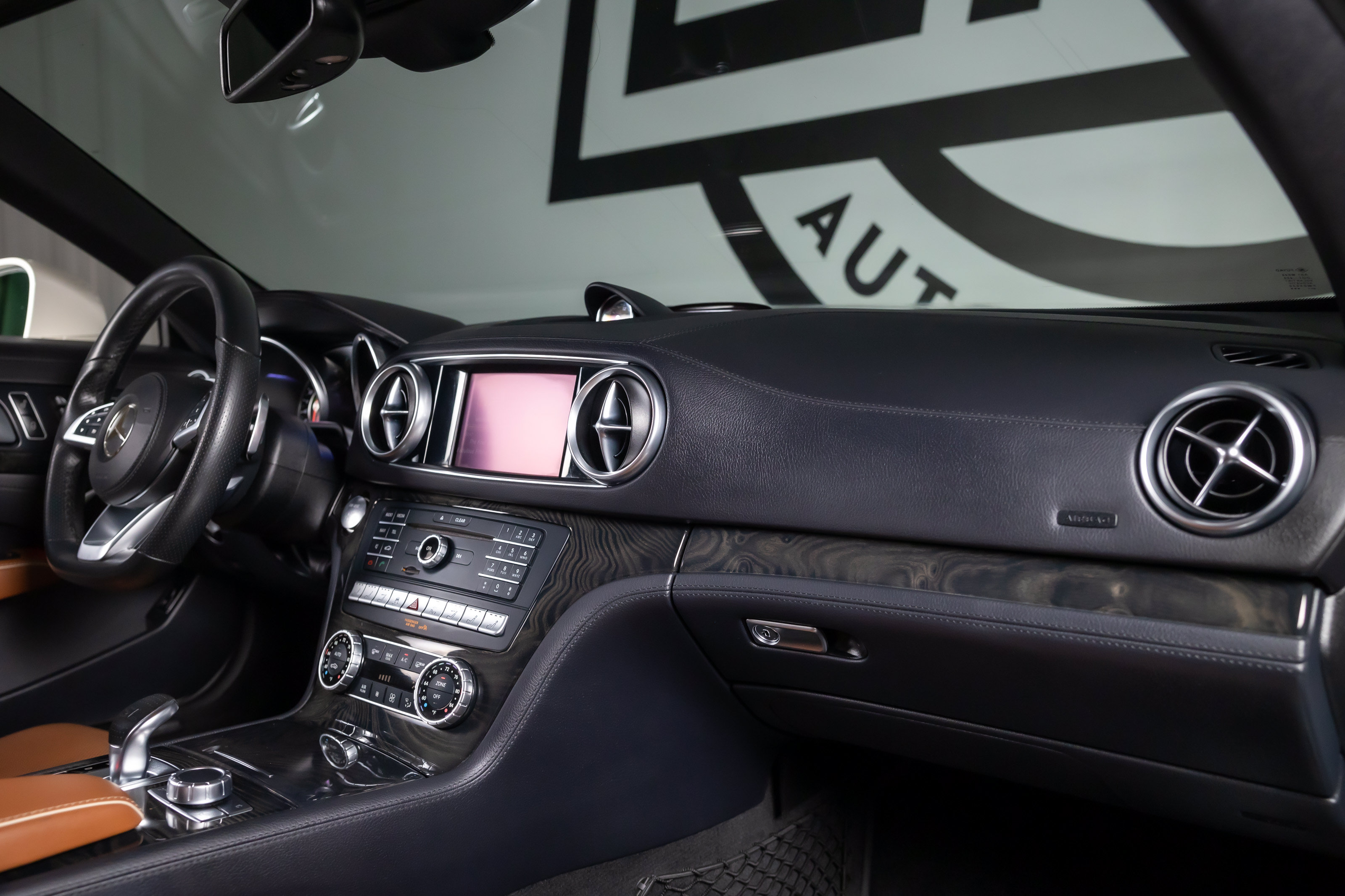 Used 2020 Mercedes-Benz SL 550 image 7