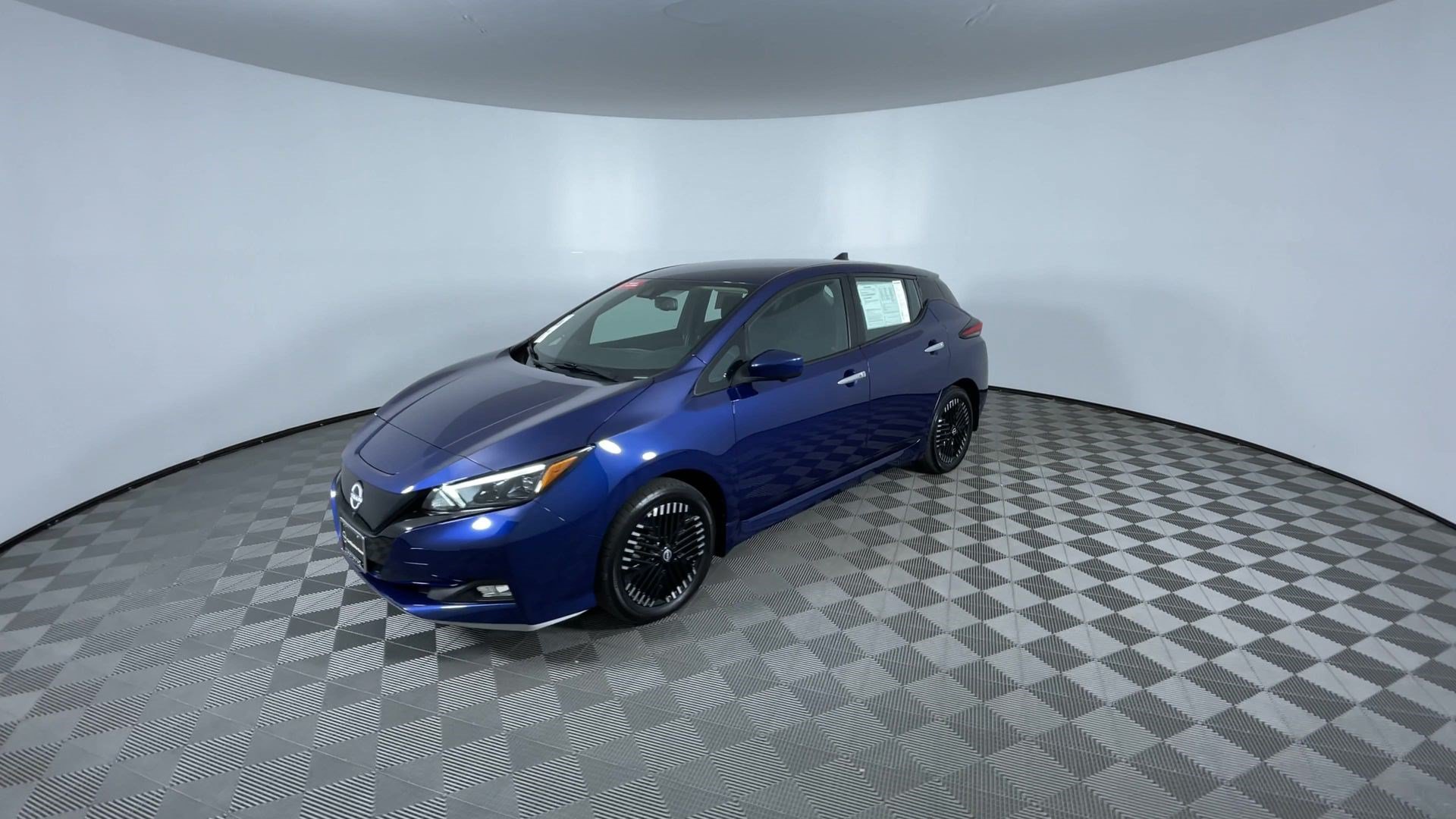 Certified 2025 Nissan Leaf SV Plus FWD image 4