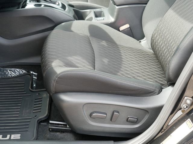 Used 2017 Nissan Rogue SV image 14