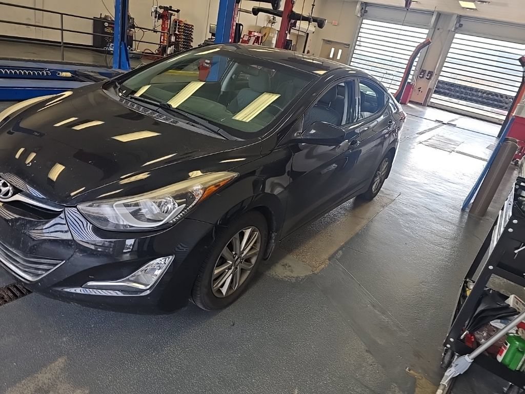 Used 2015 Hyundai Elantra SE w/ Option Group 02 FWD image 2
