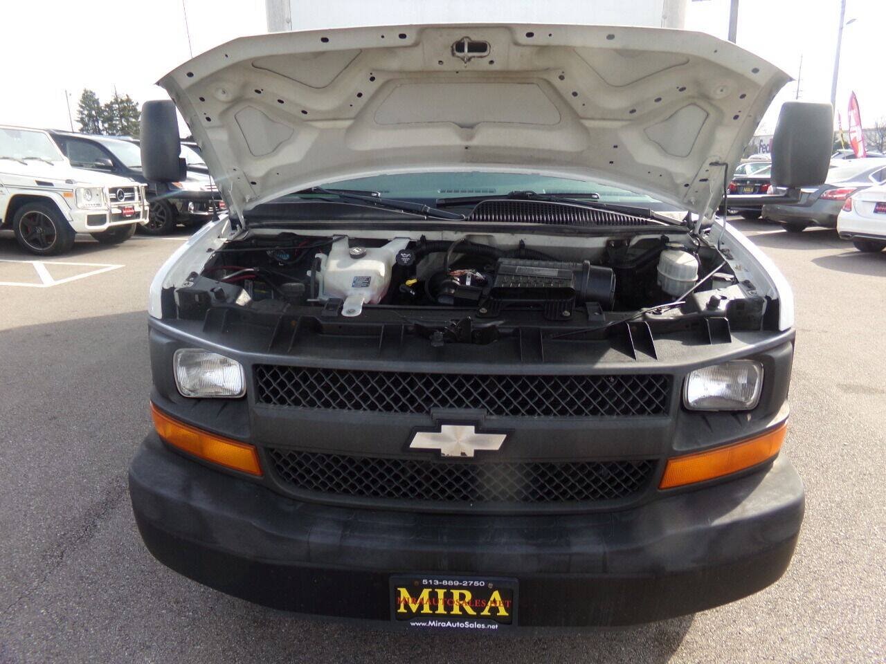 Used 2009 Chevrolet Express 3500 RWD image 24