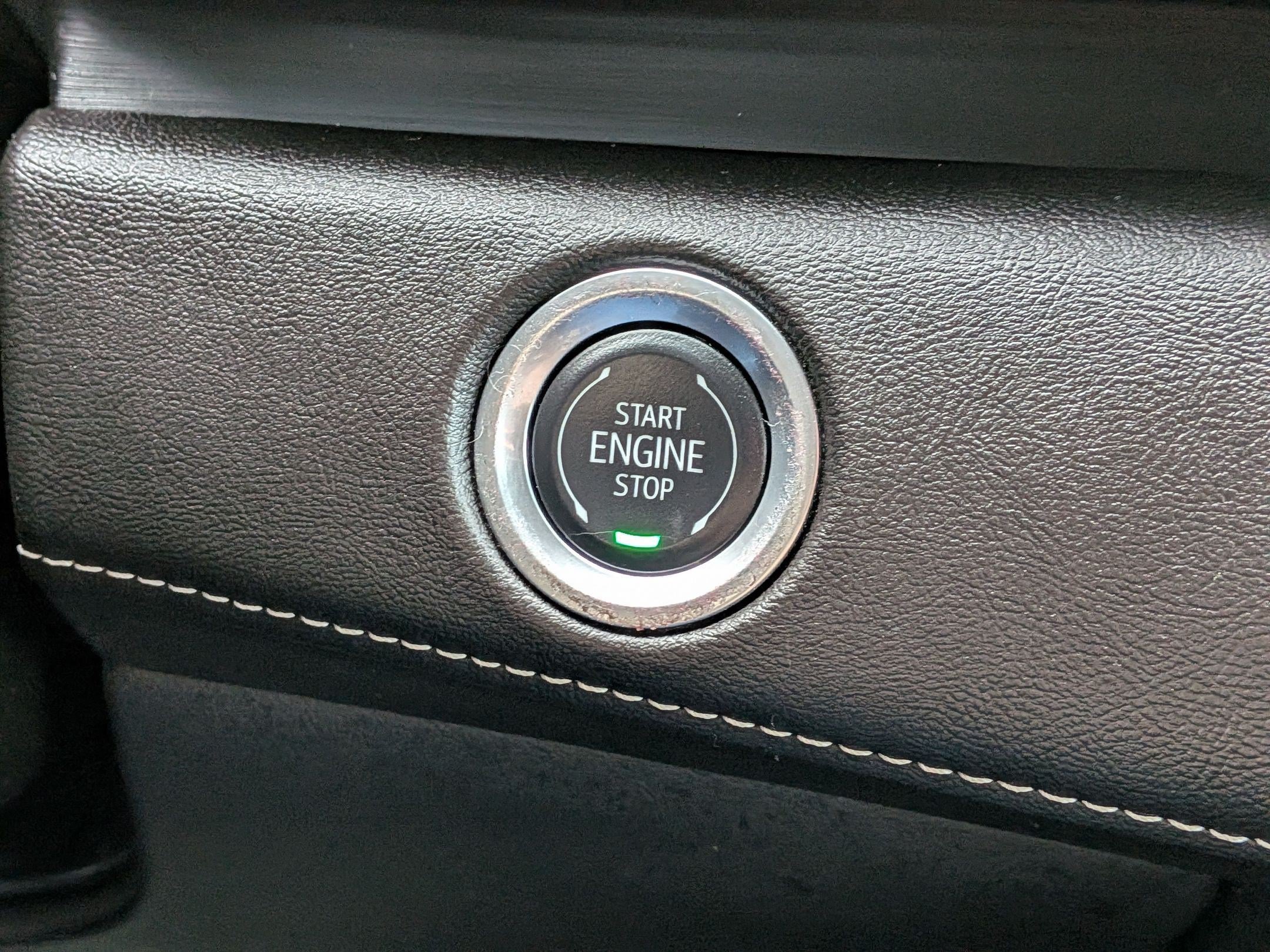 Certified 2024 Cadillac Escalade Premium Luxury w/ Performance Package AWD/4WD image 24