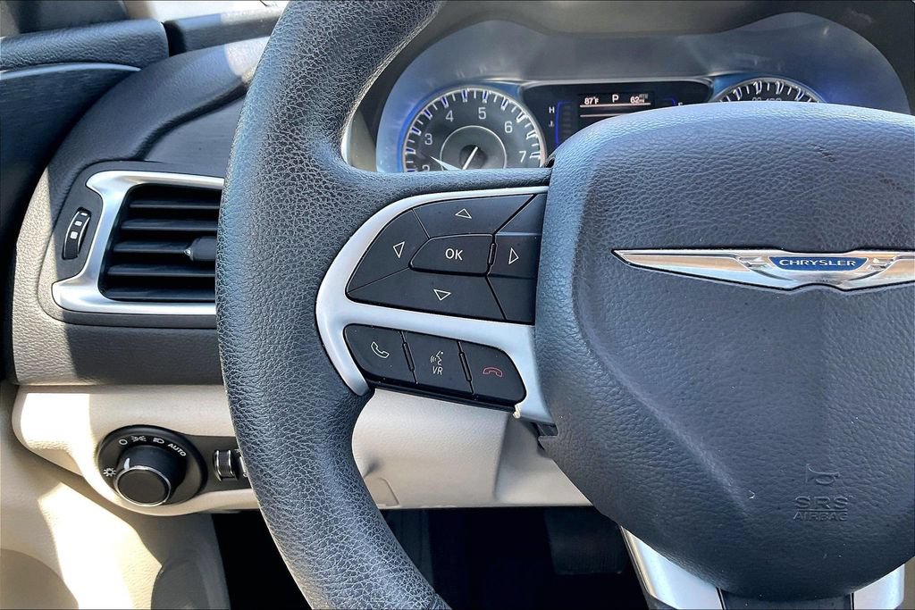 Used 2015 Chrysler 200 Limited FWD image 9