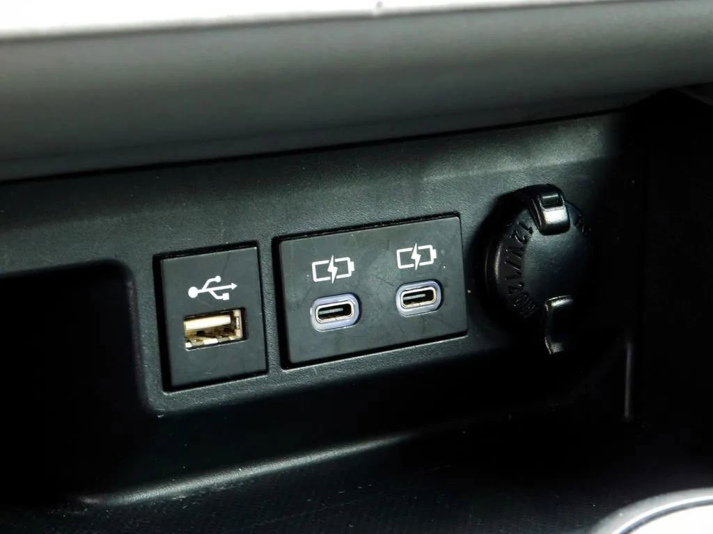 Used 2024 Toyota Highlander LE image 21