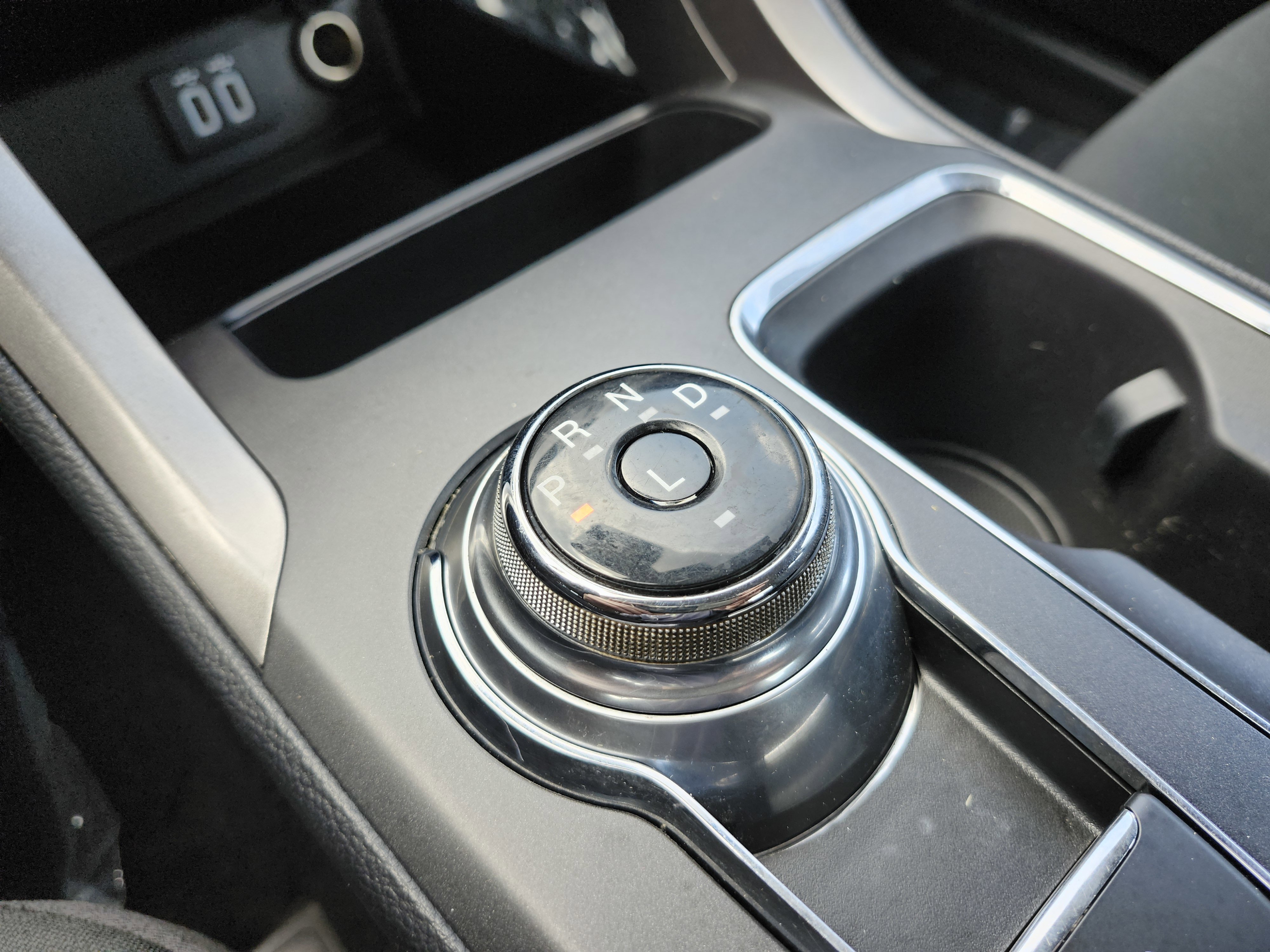 Used 2020 Ford Fusion SE FWD image 10