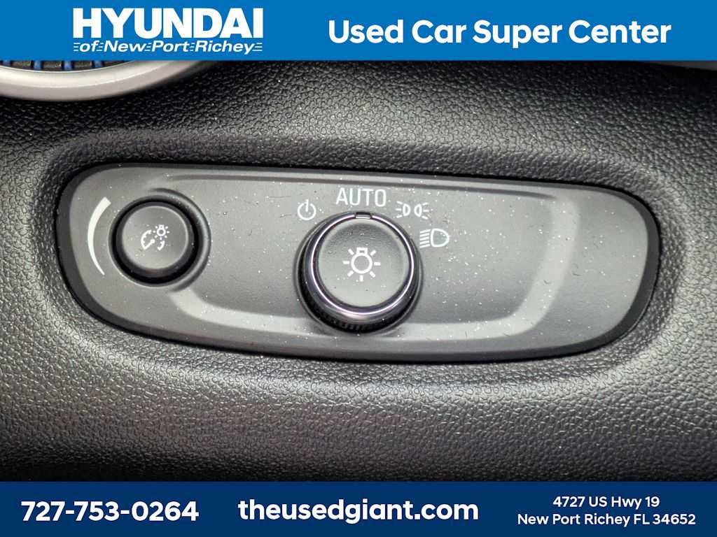 Used 2025 Chevrolet Trax LS FWD image 27