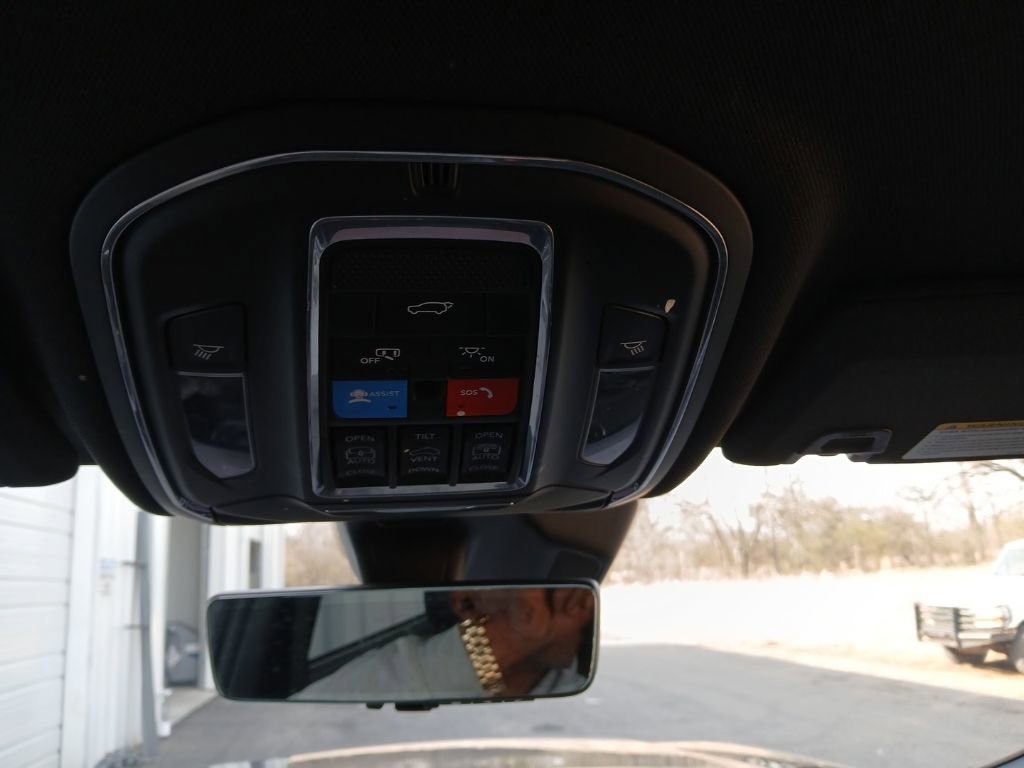 Used 2024 Jeep Grand Cherokee L Limited w/ Luxury Tech Group II image 18