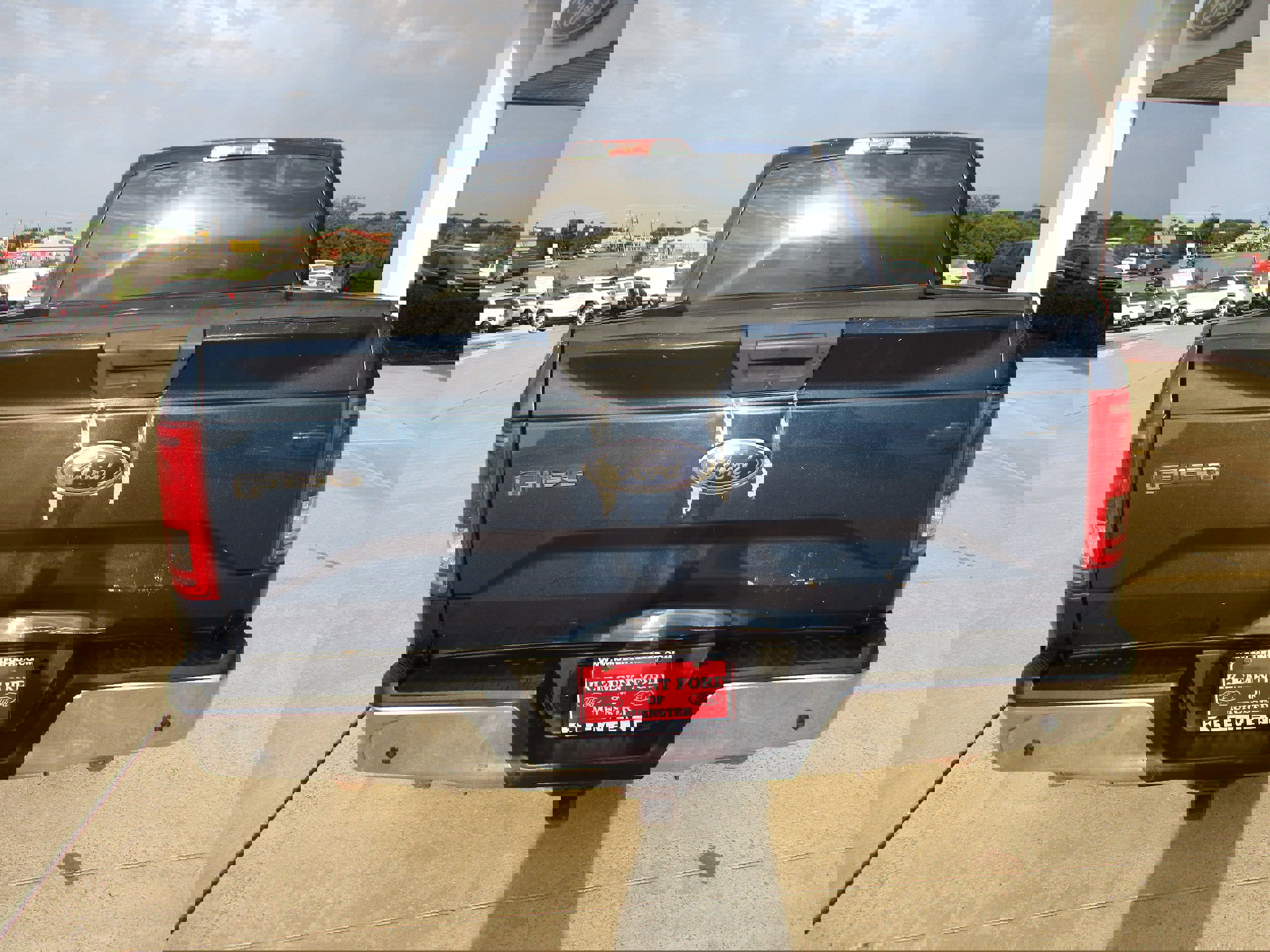 Used 2017 Ford F150 XLT w/ Trailer Tow Package image 8