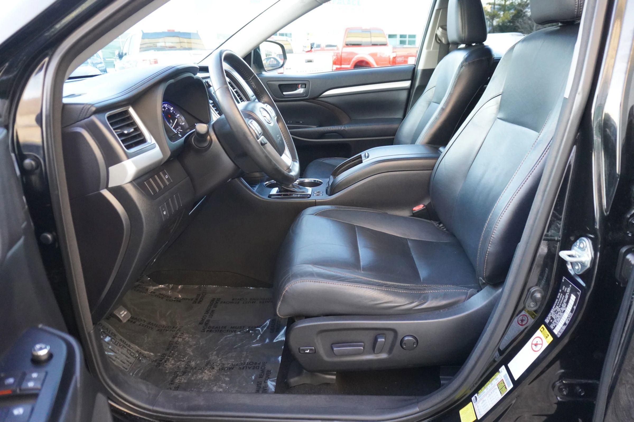 Used 2015 Toyota Highlander XLE image 9