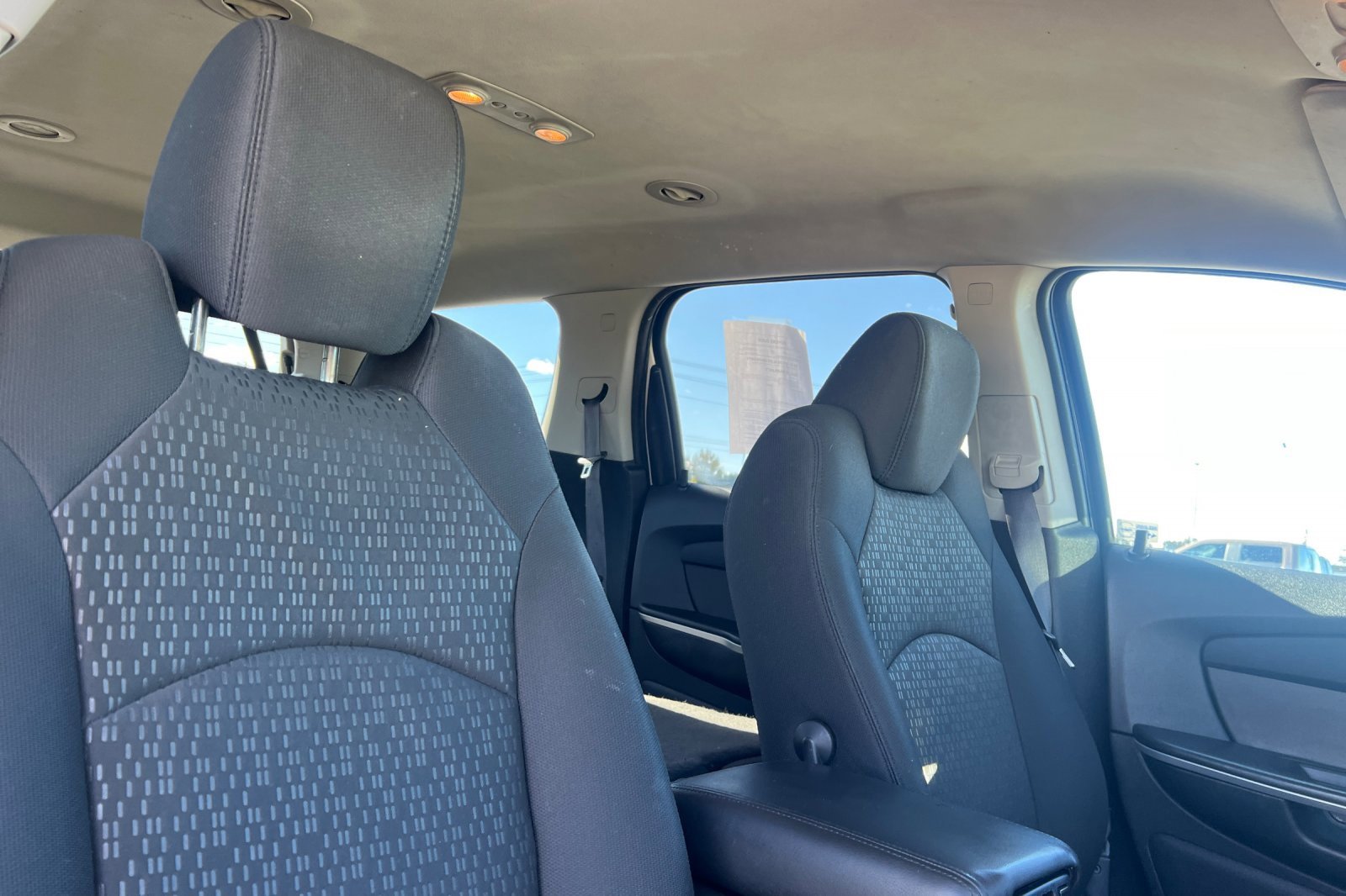 Used 2010 GMC Acadia SLE image 15