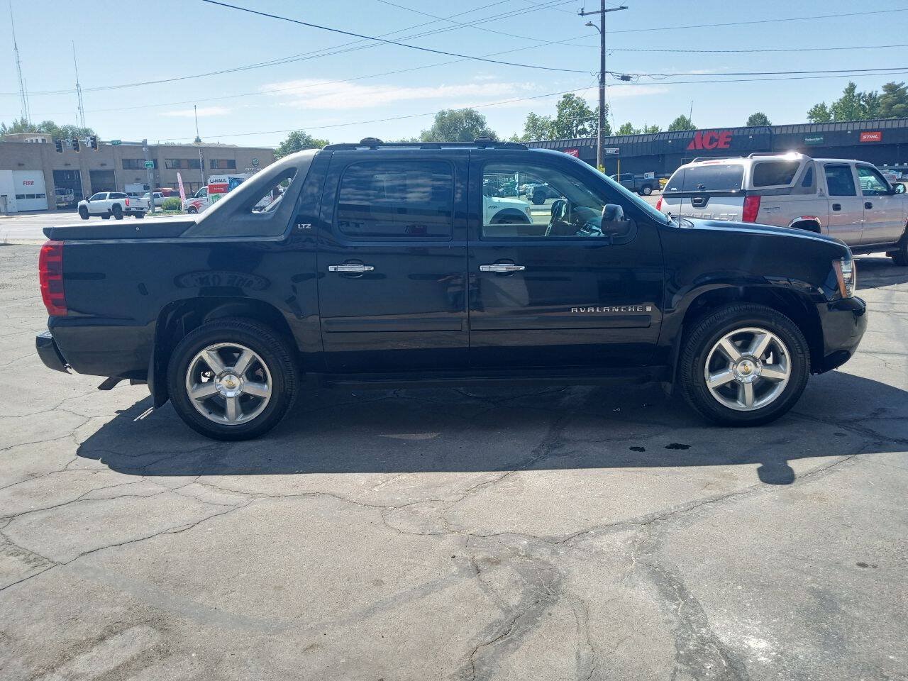 Used 2007 Chevrolet Avalanche LTZ w/ LTZ Preferred Equipment Group AWD/4WD image 7