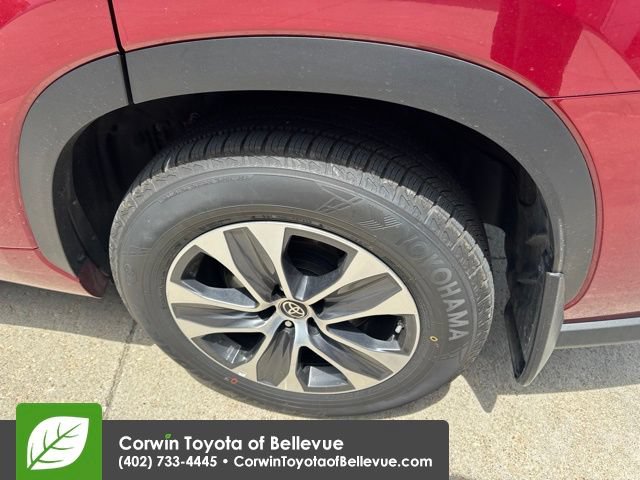 Used 2022 Toyota Highlander XLE AWD/4WD image 15