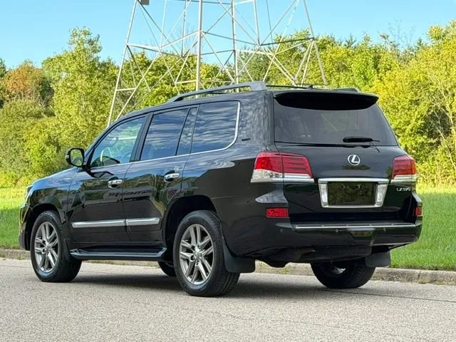 Used 2013 Lexus LX 570 4WD w/ Luxury Pkg image 10