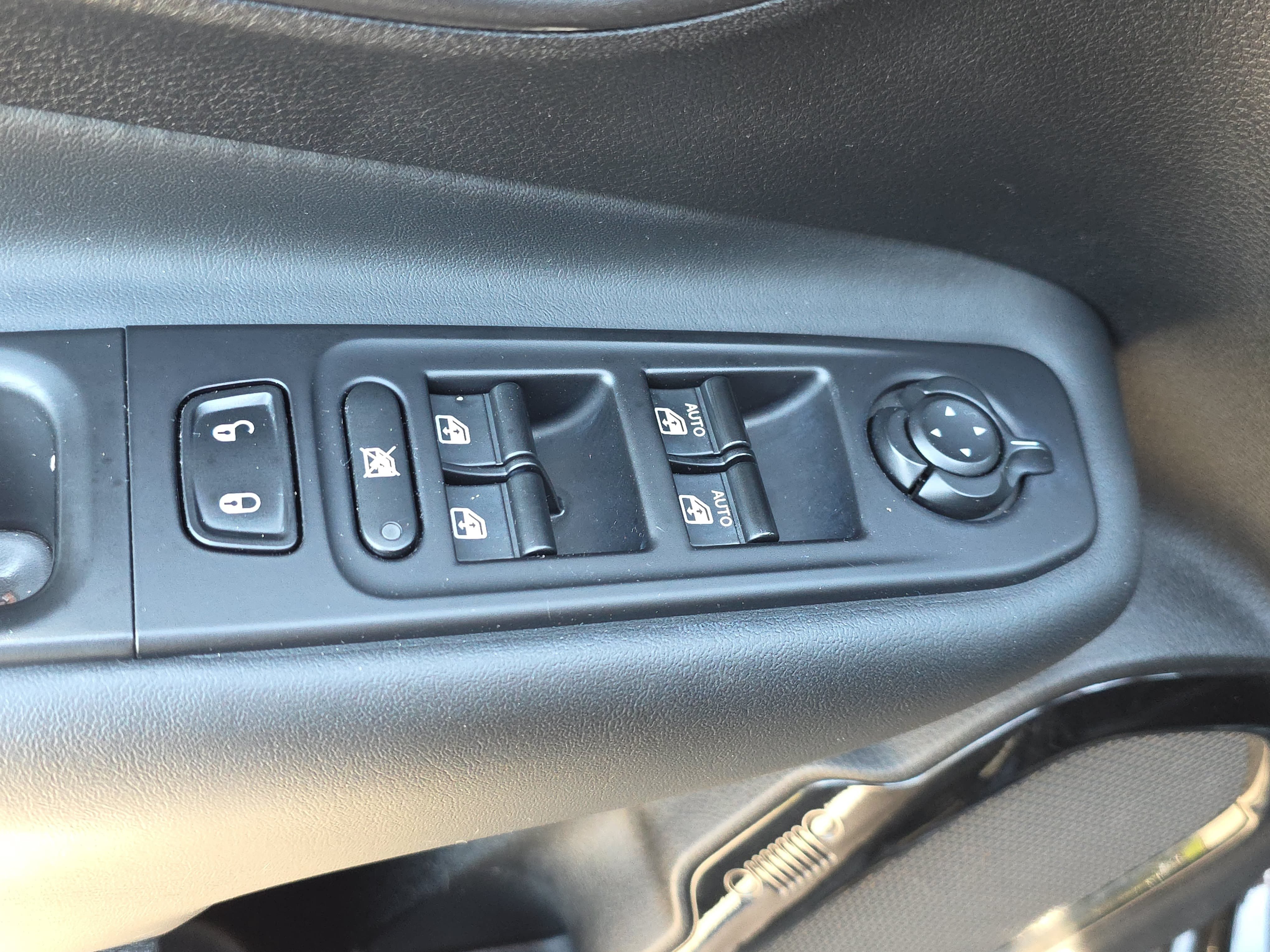 Used 2017 Jeep Renegade Altitude FWD image 25