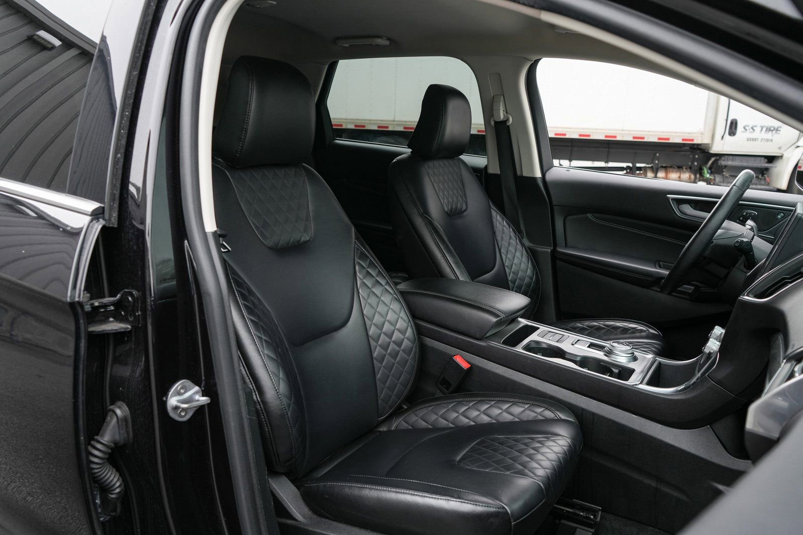 Used 2024 Ford Edge Titanium image 21