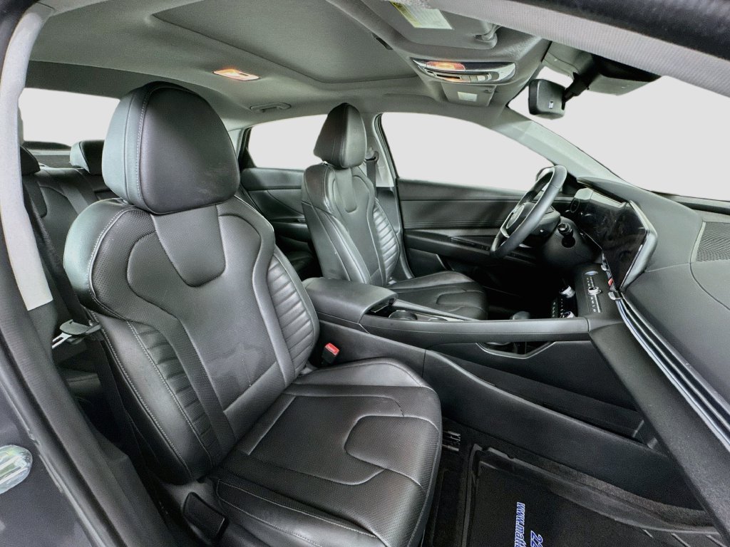 Certified 2025 Hyundai Elantra Limited FWD image 30
