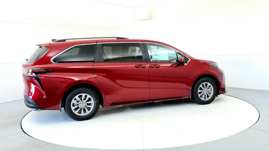 New 2026 Toyota Sienna LE AWD/4WD image 6
