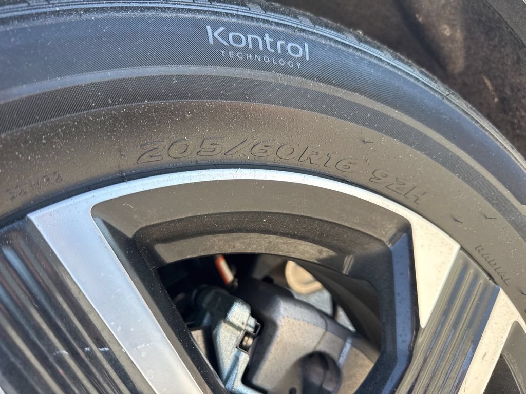 Used 2025 Nissan Sentra SV FWD image 28