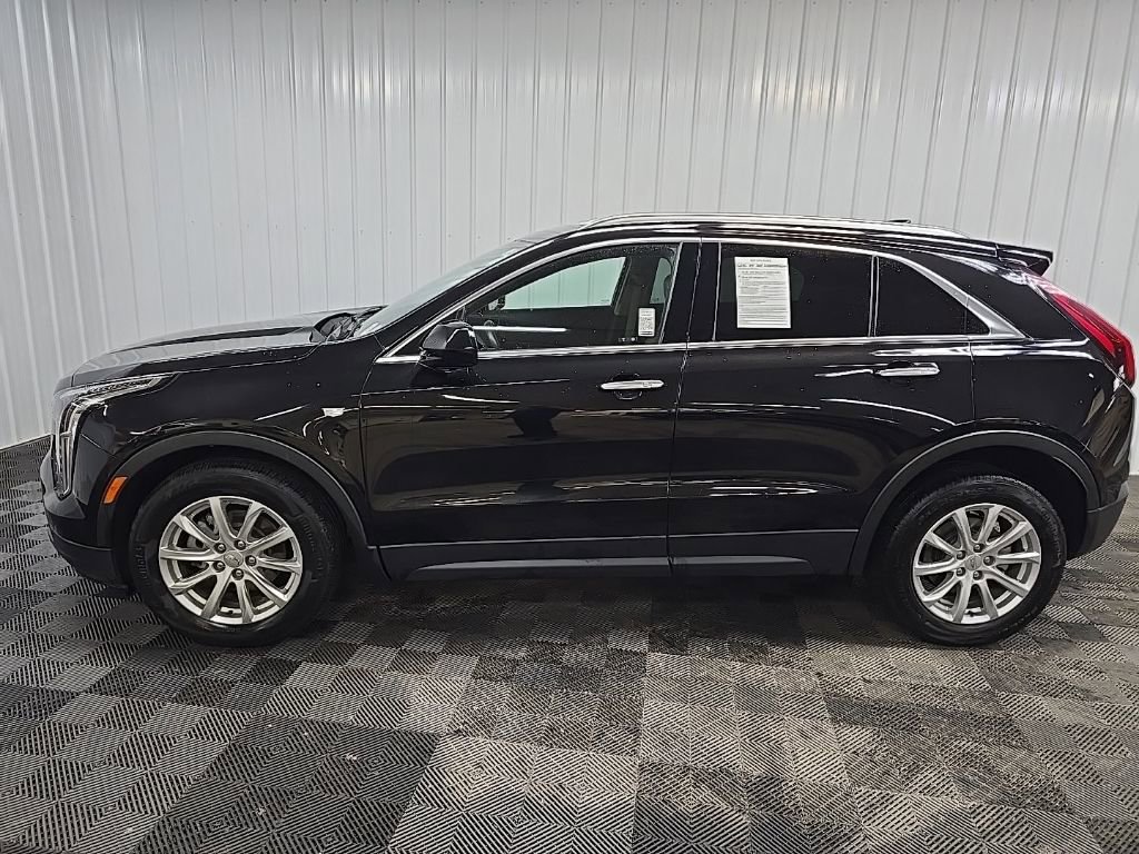 Used 2023 Cadillac XT4 Luxury w/ Cold Weather Package image 5