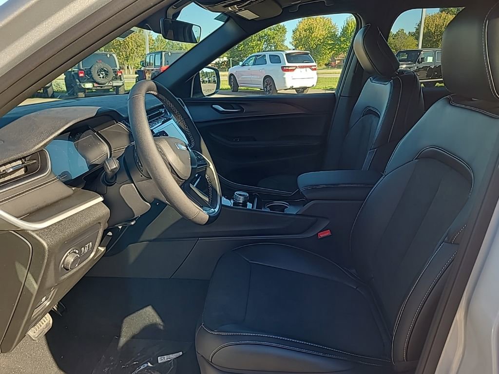 New 2025 Jeep Grand Cherokee L Altitude image 11