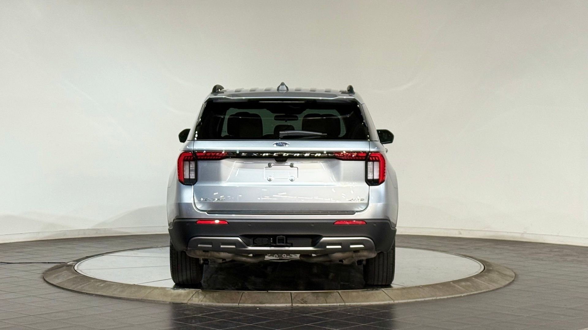 Used 2025 Ford Explorer Active w/ Active Comfort Package image 8