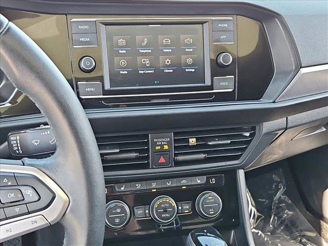 Used 2023 Volkswagen Jetta SE w/ Panoramic Sunroof Package FWD image 14