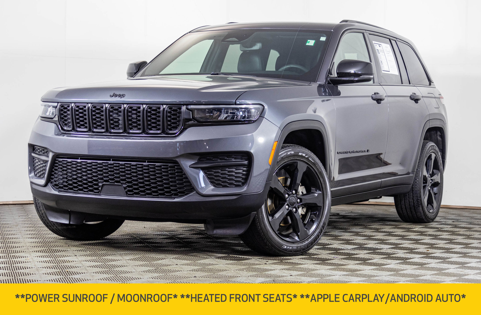 Used 2024 Jeep Grand Cherokee Laredo AWD/4WD image 2