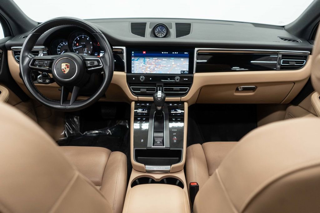 Used 2023 Porsche Macan image 10