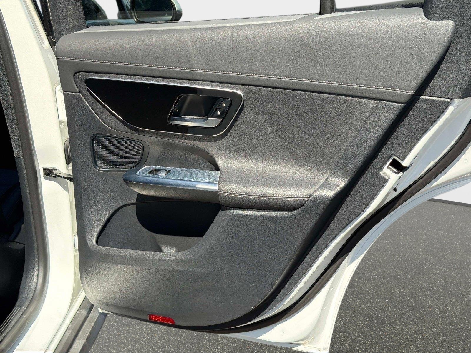 Used 2025 Mercedes-Benz GLC 300 image 25