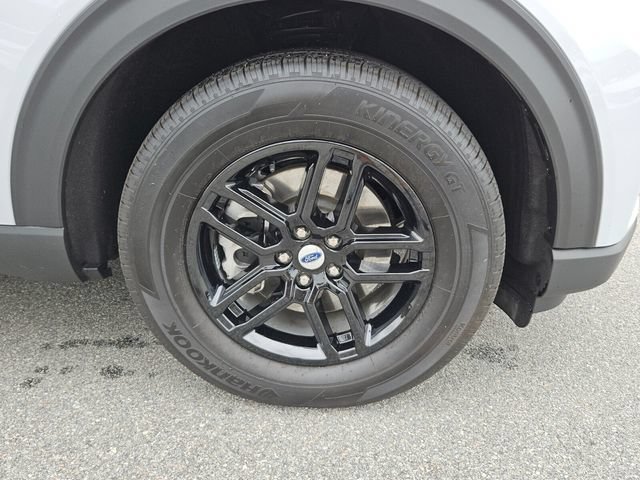 Used 2025 Ford Explorer Active AWD/4WD image 3