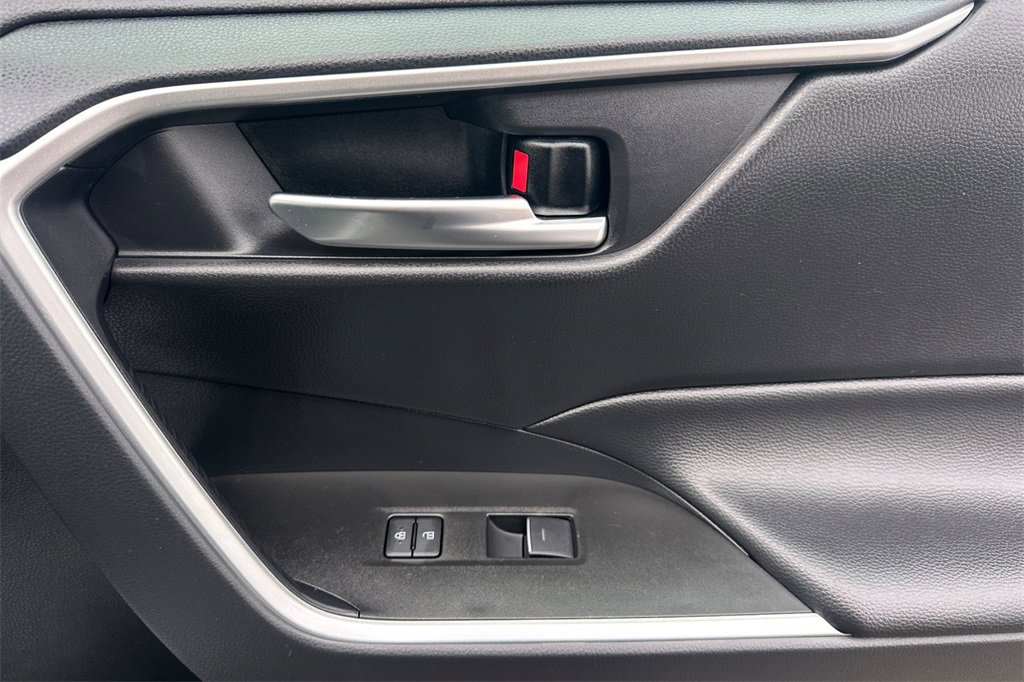 Used 2025 Toyota RAV4 XLE image 20