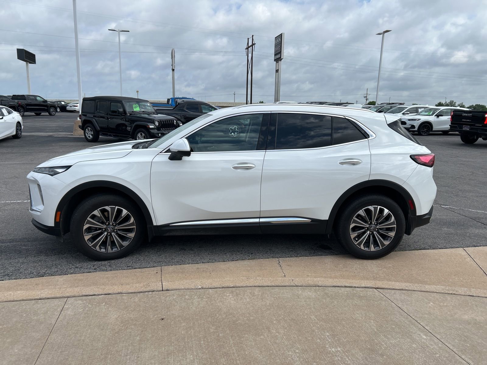 Used 2024 Buick Envision Preferred image 8