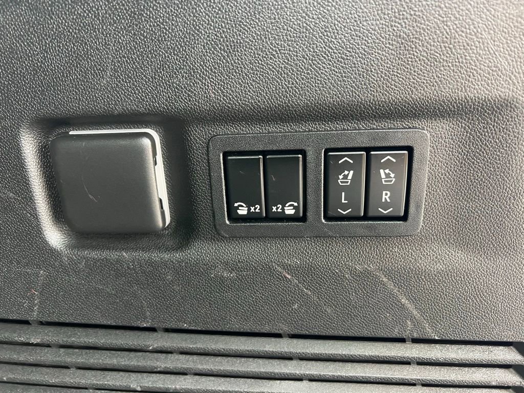 Used 2021 Chevrolet Suburban High Country w/ Premium Package 2 image 26