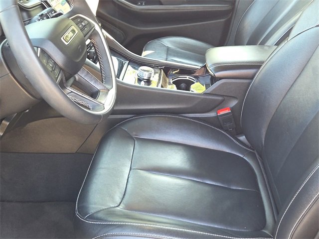 Used 2023 Jeep Grand Cherokee Limited image 16